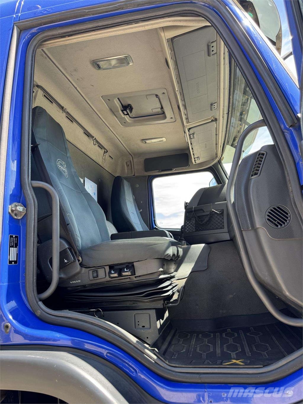 Volvo FMX 330 10m3 شاحنات مزدوجة / خلخلة