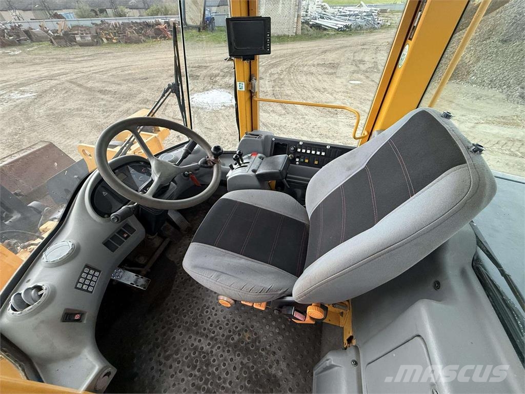 Volvo L 110 E Gumikerekes homlokrakodók