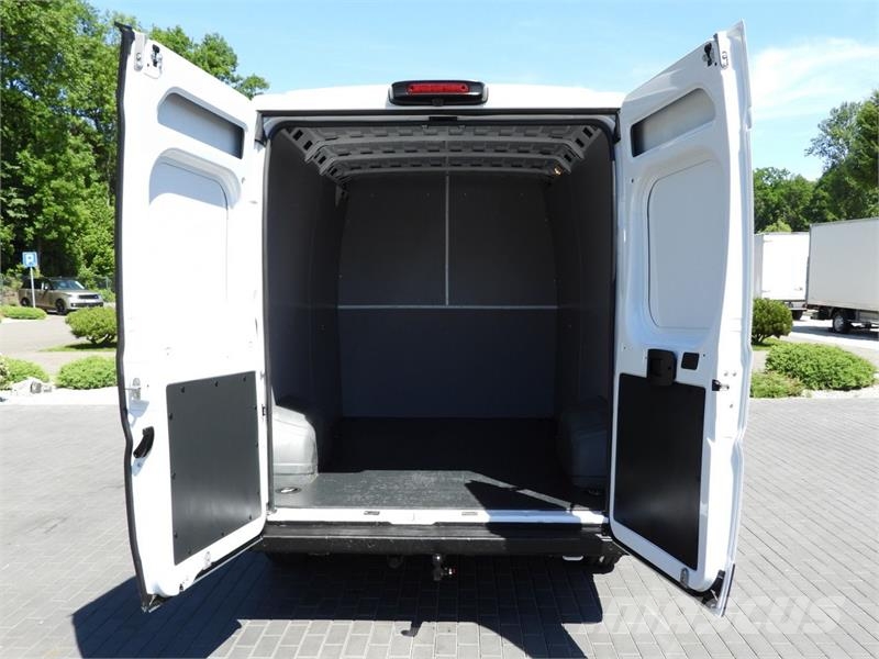 Citroën JUMPER  BOX DELIVERY VAN 7 SEATS CRUISE CONTROL شاحنة مقفلة