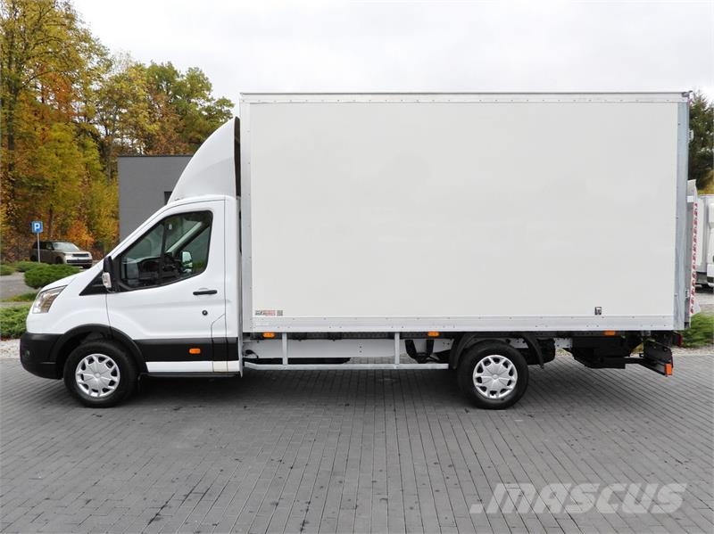 Ford TRANSIT BOX LIFT 8 PALLETS CRUISE CONTROL Skriňová nadstavba