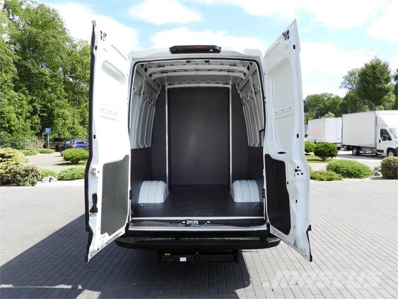 Iveco DAILY 35C16 BOX DELIVERY VAN 6 SEATS Transporterek