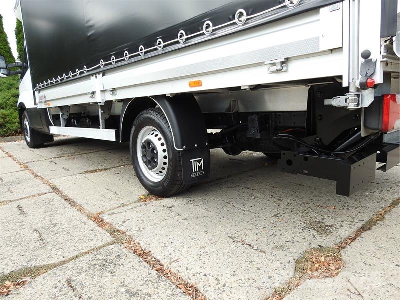 Iveco DAILY 35S18 TARPAULIN LIFT 8 PALLETS Kastenwagen