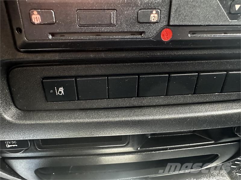 Iveco DAILY 70C17 REFRIGERATOR 1*C LIFT 9 PALLETS Hűtős