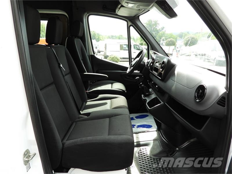 Mercedes-Benz SPRINTER  316 BOX DELIVERY VAN 7 SEATS شاحنة مقفلة