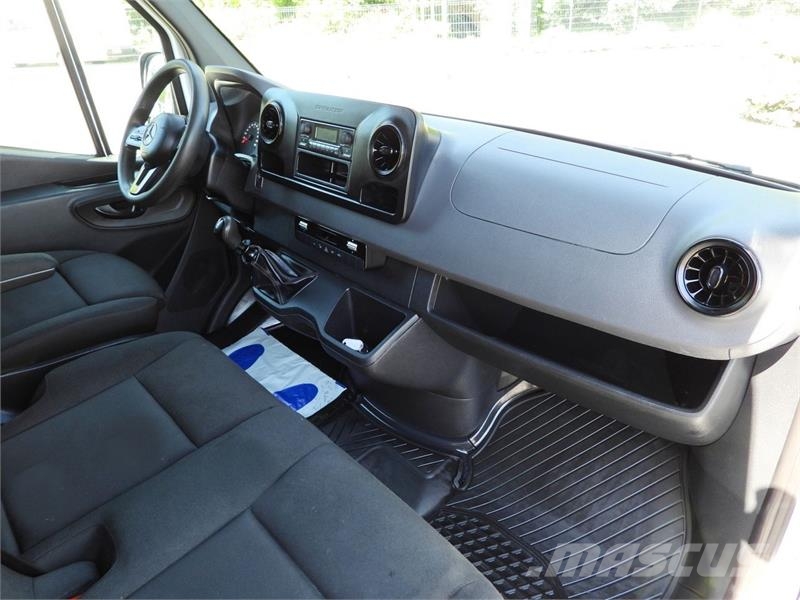 Mercedes-Benz SPRINTER  316 BOX DELIVERY VAN 7 SEATS شاحنة مقفلة