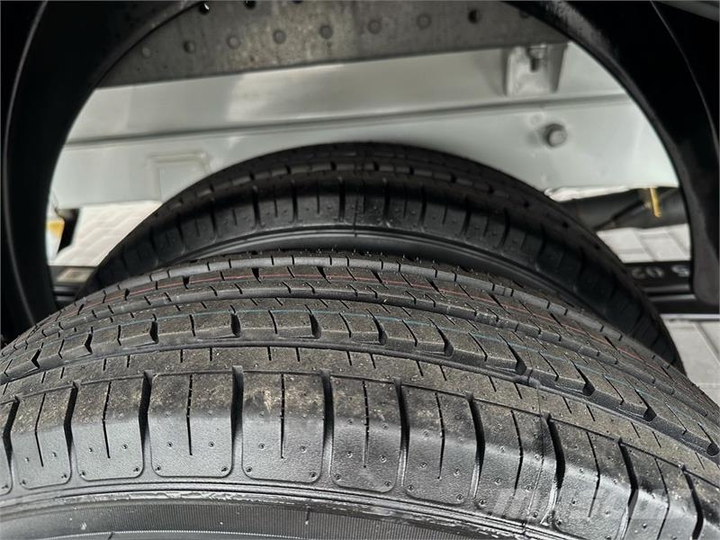 Mercedes-Benz SPRINTER  515 BOX LIFT 8 PALLETS CRUISE CONTROL هيكل صندوقي