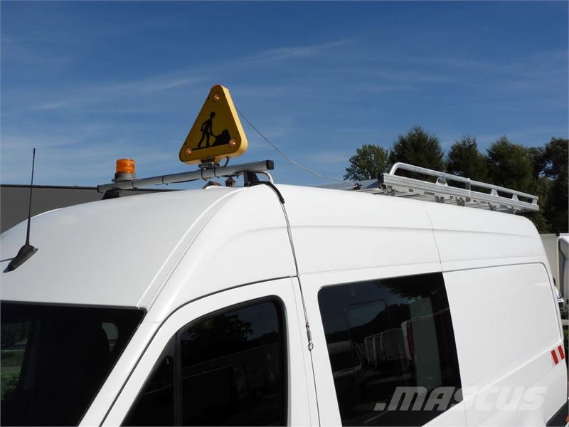 Mercedes-Benz SPRINTER  316 BOX DELIVERY VAN 7 SEATS شاحنة مقفلة