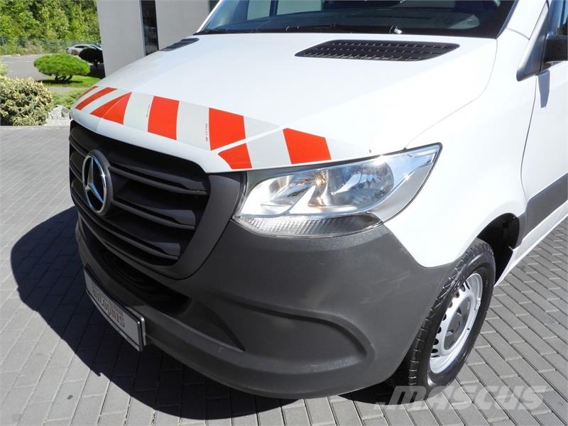 Mercedes-Benz SPRINTER  316 BOX DELIVERY VAN 7 SEATS شاحنة مقفلة