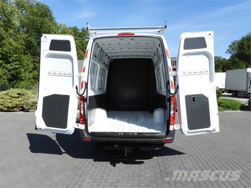 Mercedes-Benz SPRINTER  316 BOX DELIVERY VAN 7 SEATS شاحنة مقفلة