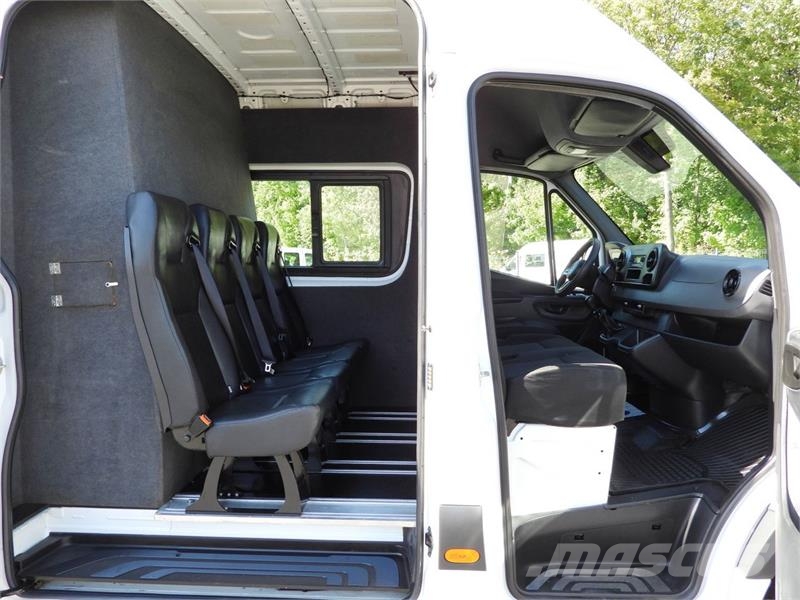 Mercedes-Benz SPRINTER  316 BOX DELIVERY VAN 7 SEATS شاحنة مقفلة