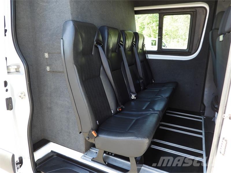Mercedes-Benz SPRINTER  316 BOX DELIVERY VAN 7 SEATS شاحنة مقفلة