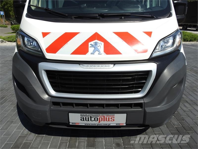 Peugeot BOXER BOX DELIVERY VAN 7 SEATS 110HP Lieferwagen