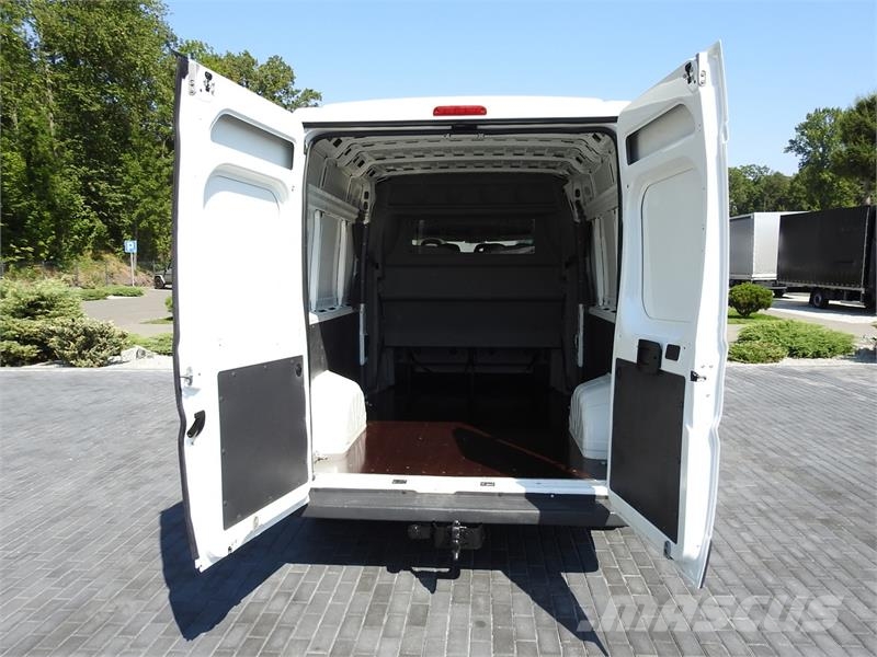 Peugeot BOXER BOX DELIVERY VAN 7 SEATS 110HP Lieferwagen