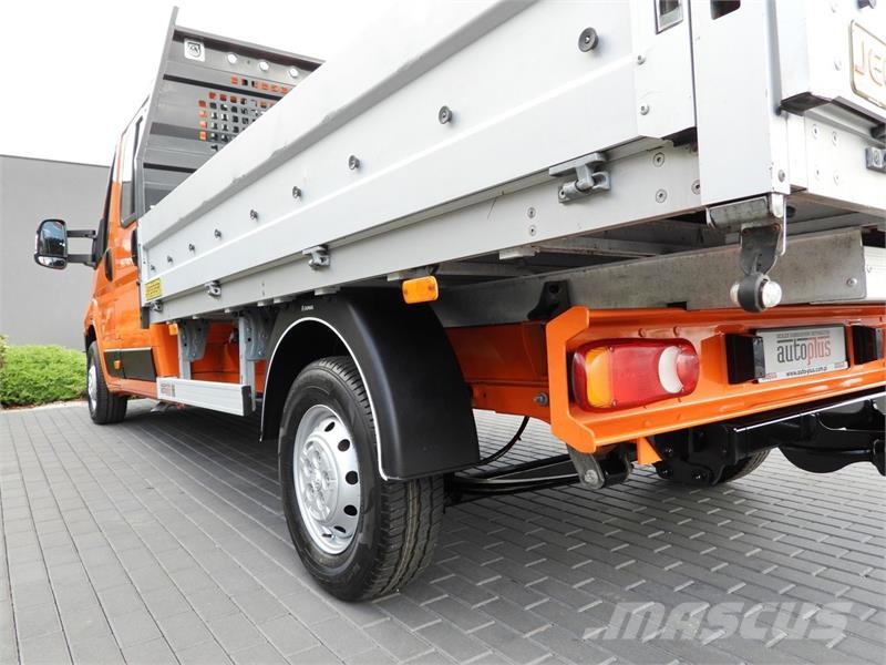 Peugeot BOXER  STAKE BODY DOUBLE CABIN DOKA 7 SEATS شاحنات خفيفة/مفصلية الجوانب