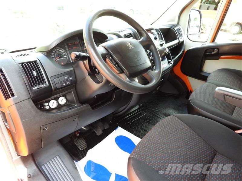Peugeot BOXER  STAKE BODY DOUBLE CABIN DOKA 7 SEATS شاحنات خفيفة/مفصلية الجوانب