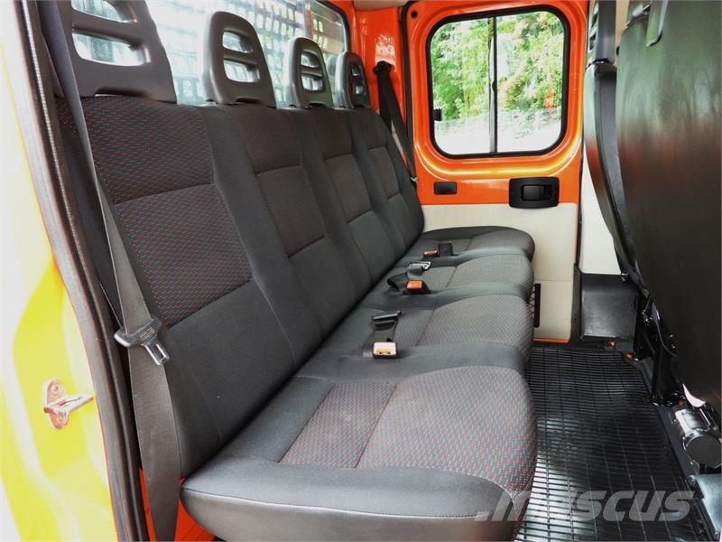 Peugeot BOXER  STAKE BODY DOUBLE CABIN DOKA 7 SEATS شاحنات خفيفة/مفصلية الجوانب