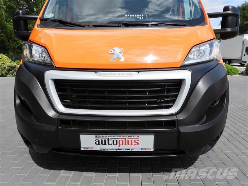 Peugeot BOXER  STAKE BODY DOUBLE CABIN DOKA 7 SEATS شاحنات خفيفة/مفصلية الجوانب