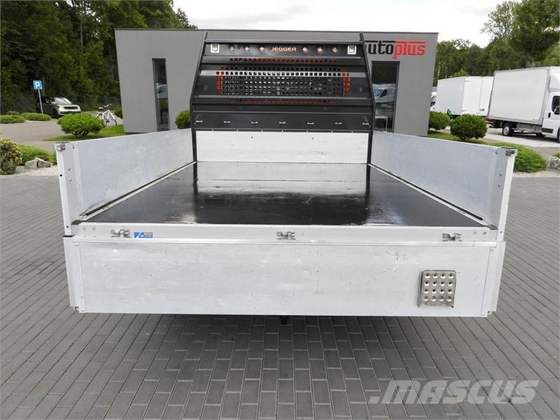 Peugeot BOXER  STAKE BODY DOUBLE CABIN DOKA 7 SEATS شاحنات خفيفة/مفصلية الجوانب