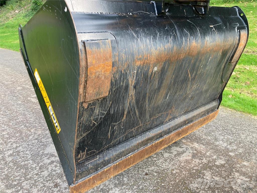 JCB Agri Bucket on Toolcarrier brackets Agriculture - Autres