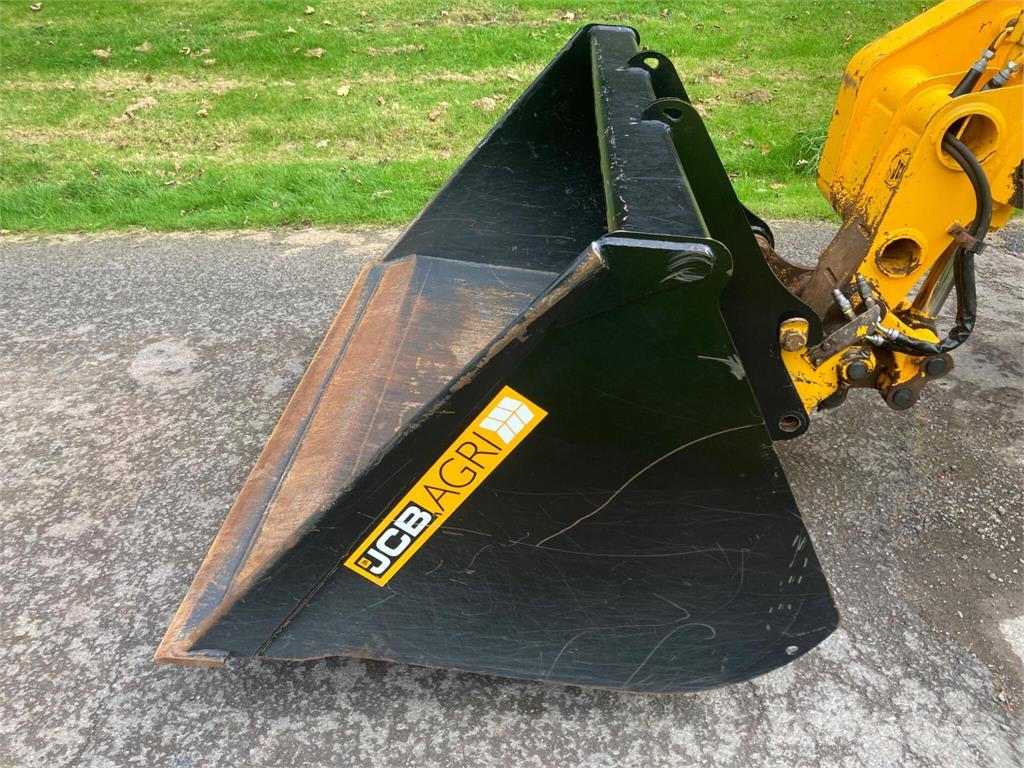 JCB Agri Bucket on Toolcarrier brackets Agriculture - Autres