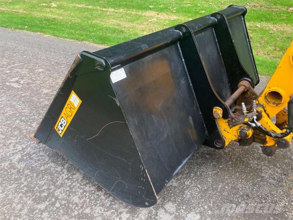 JCB Agri Bucket on Toolcarrier brackets Agriculture - Autres