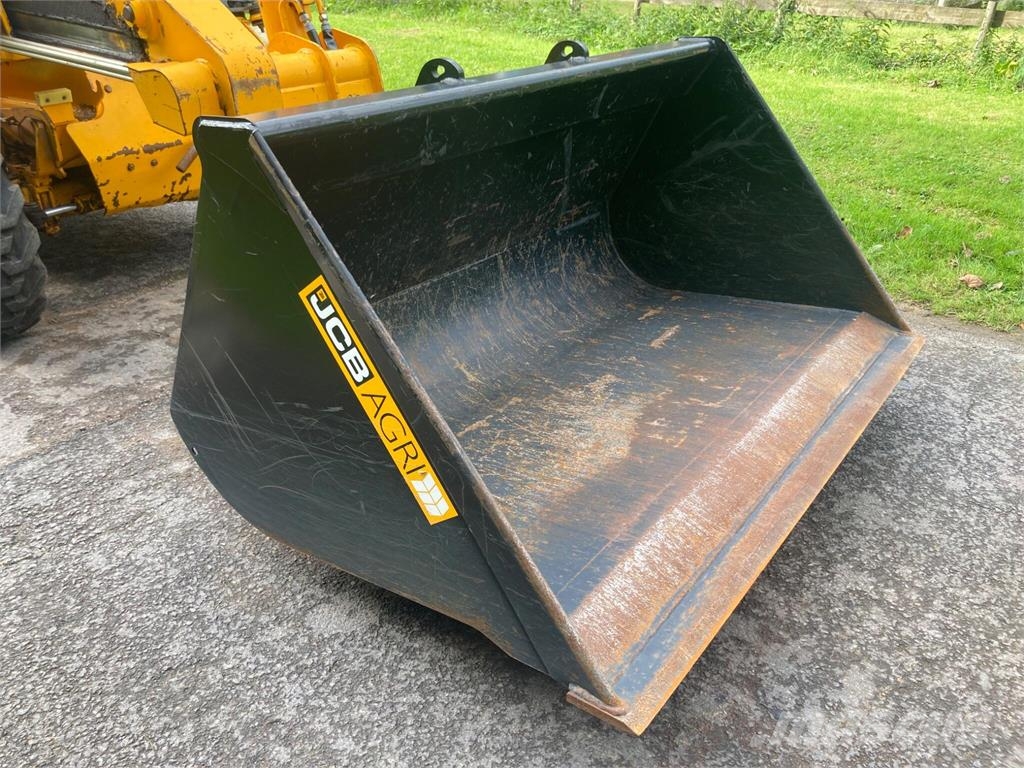 JCB Agri Bucket on Toolcarrier brackets Agriculture - Autres