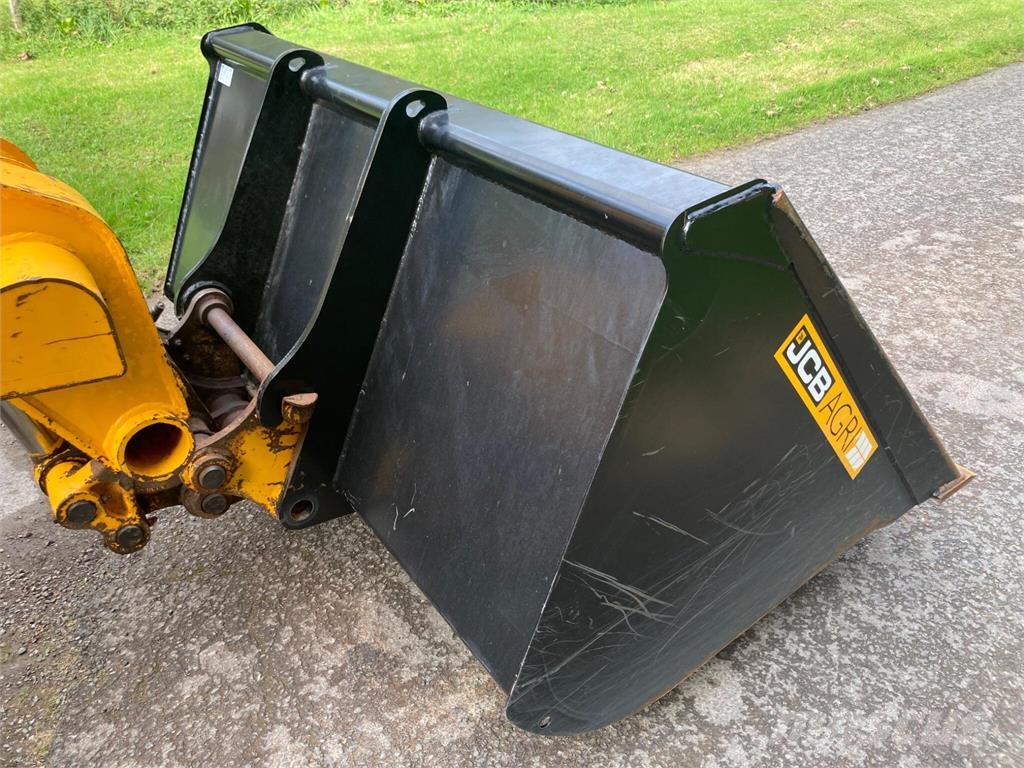JCB Agri Bucket on Toolcarrier brackets Agriculture - Autres