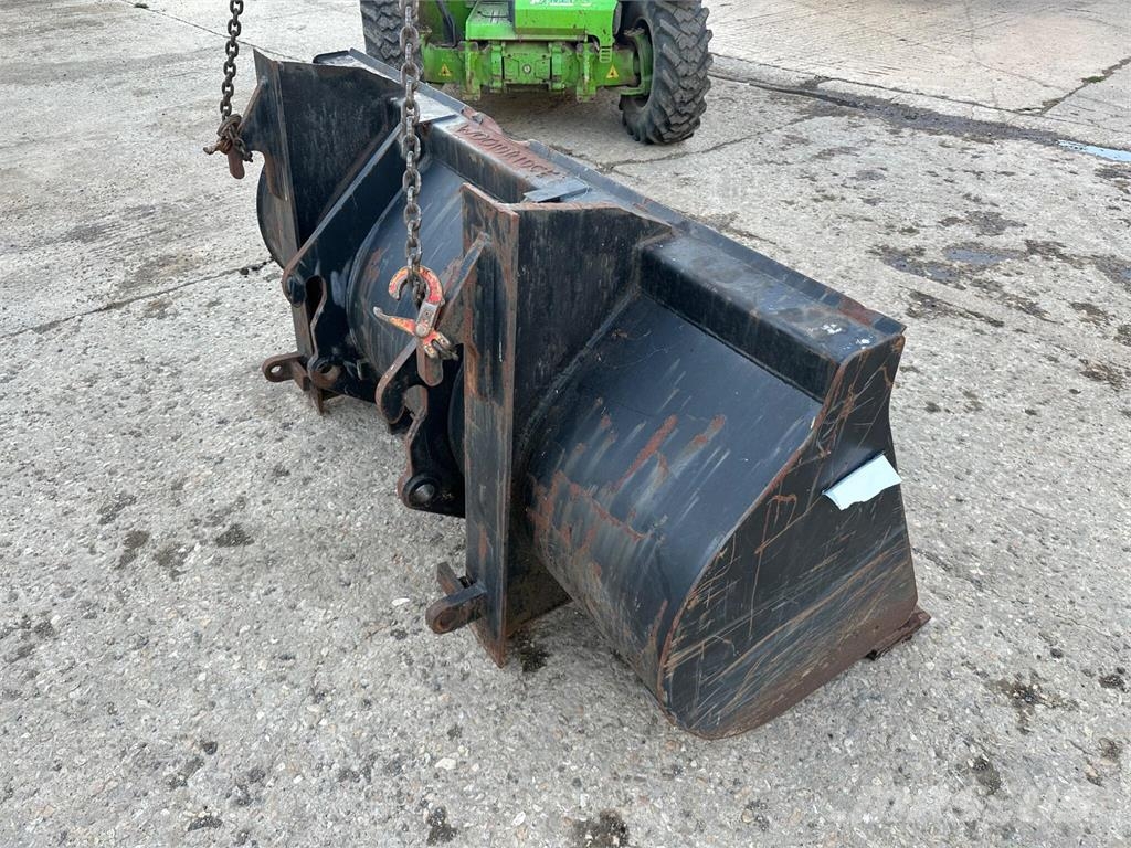 JCB Telehandler bucket on Q-Fit & Toolcarrier Сільгосптехніка - Інші