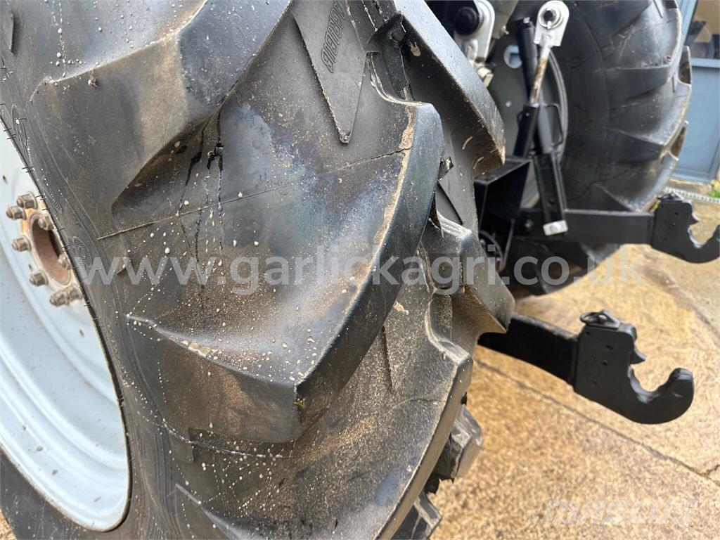 Massey Ferguson 6465 Dyna-6 Tractor C/W 950 Loader Трактора