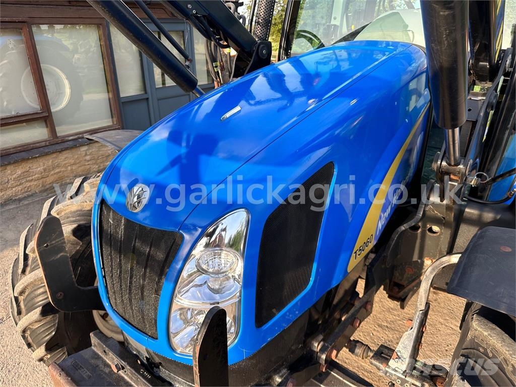 New Holland T5060 Tractor c/w Trima +2.0 Loader Traktory