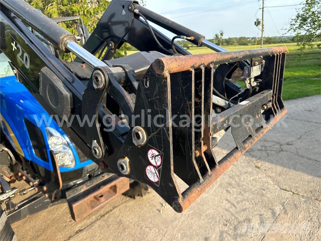 New Holland T5060 Tractor c/w Trima +2.0 Loader Traktory