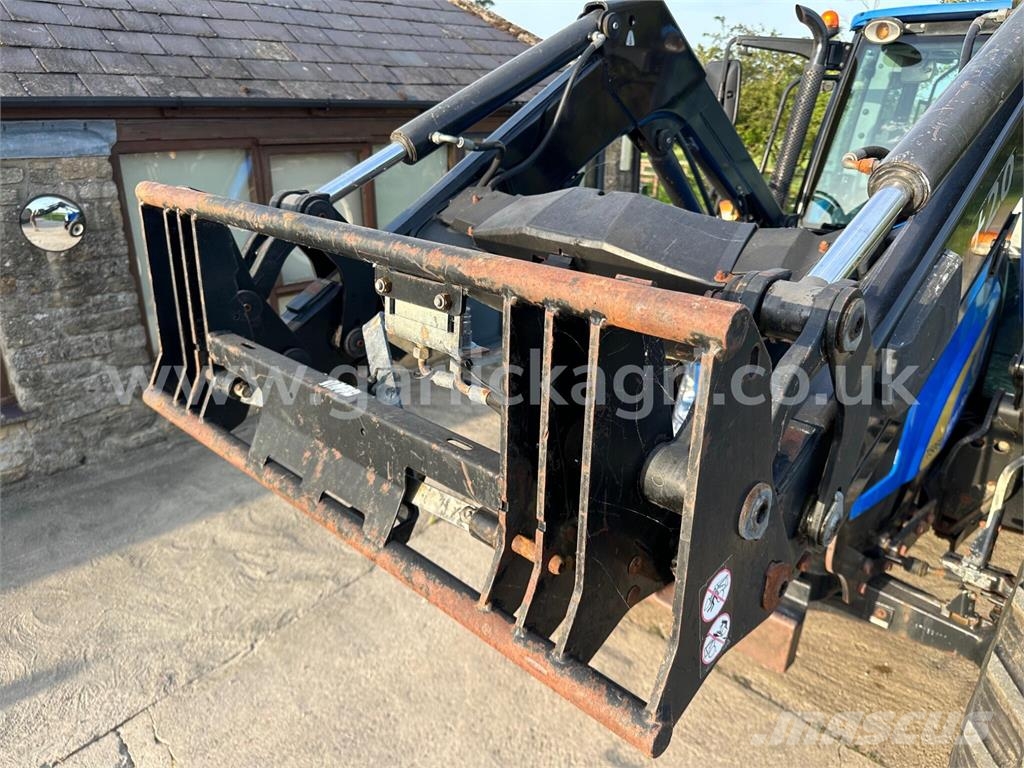 New Holland T5060 Tractor c/w Trima +2.0 Loader Traktory