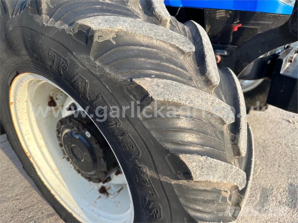 New Holland T5060 Tractor c/w Trima +2.0 Loader Traktory