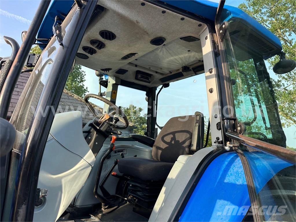 New Holland T5060 Tractor c/w Trima +2.0 Loader Traktory