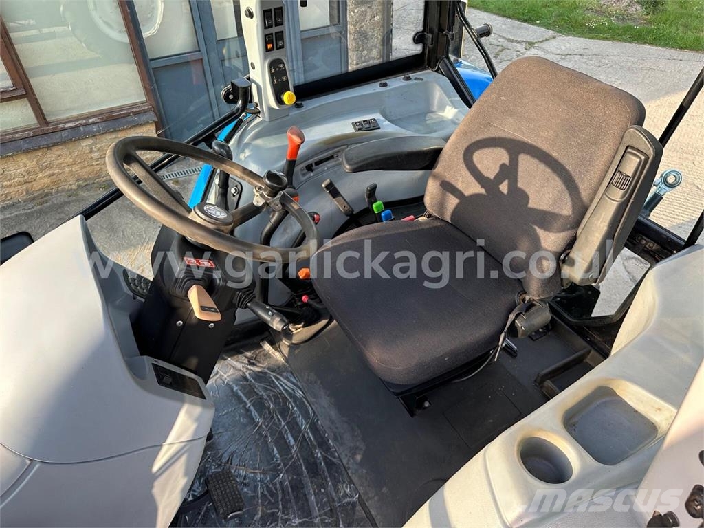 New Holland T5060 Tractor c/w Trima +2.0 Loader Traktory