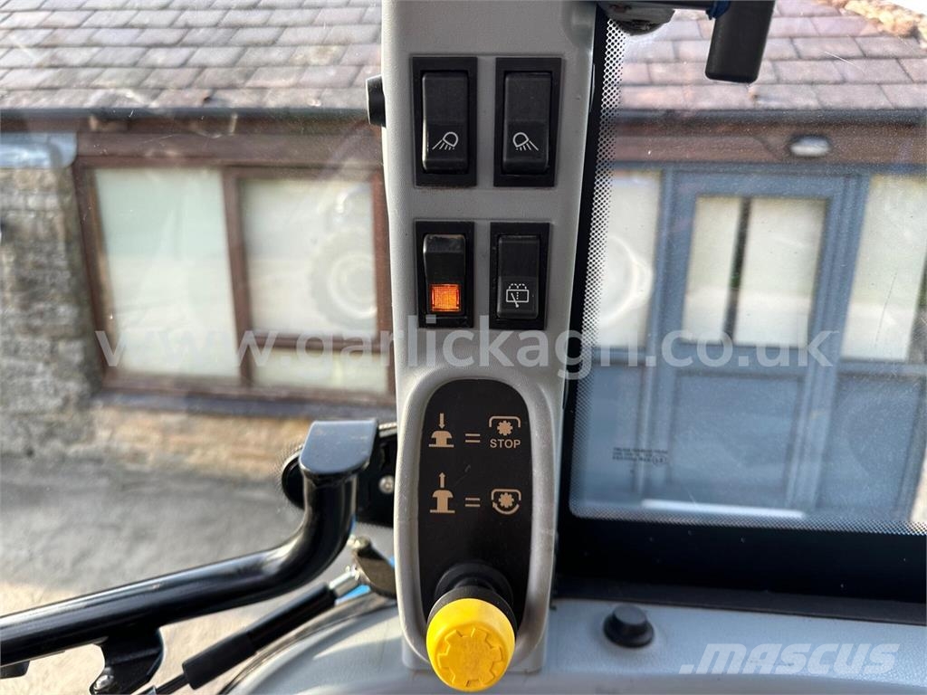 New Holland T5060 Tractor c/w Trima +2.0 Loader Traktory