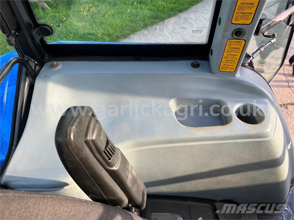 New Holland T5060 Tractor c/w Trima +2.0 Loader Traktory
