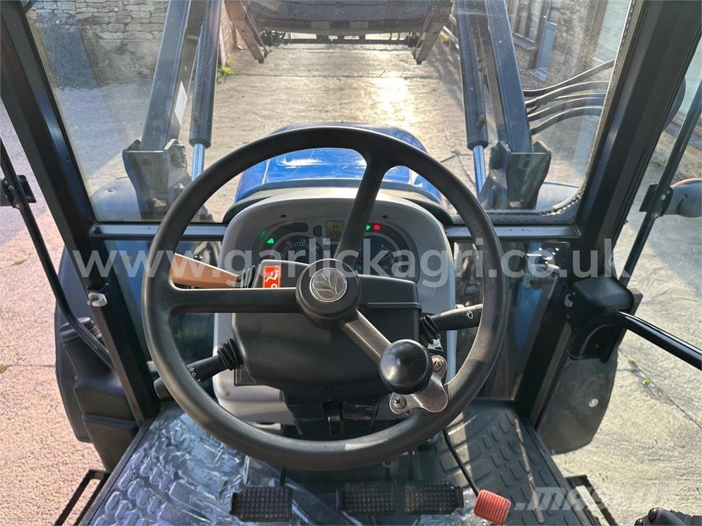 New Holland T5060 Tractor c/w Trima +2.0 Loader Traktory