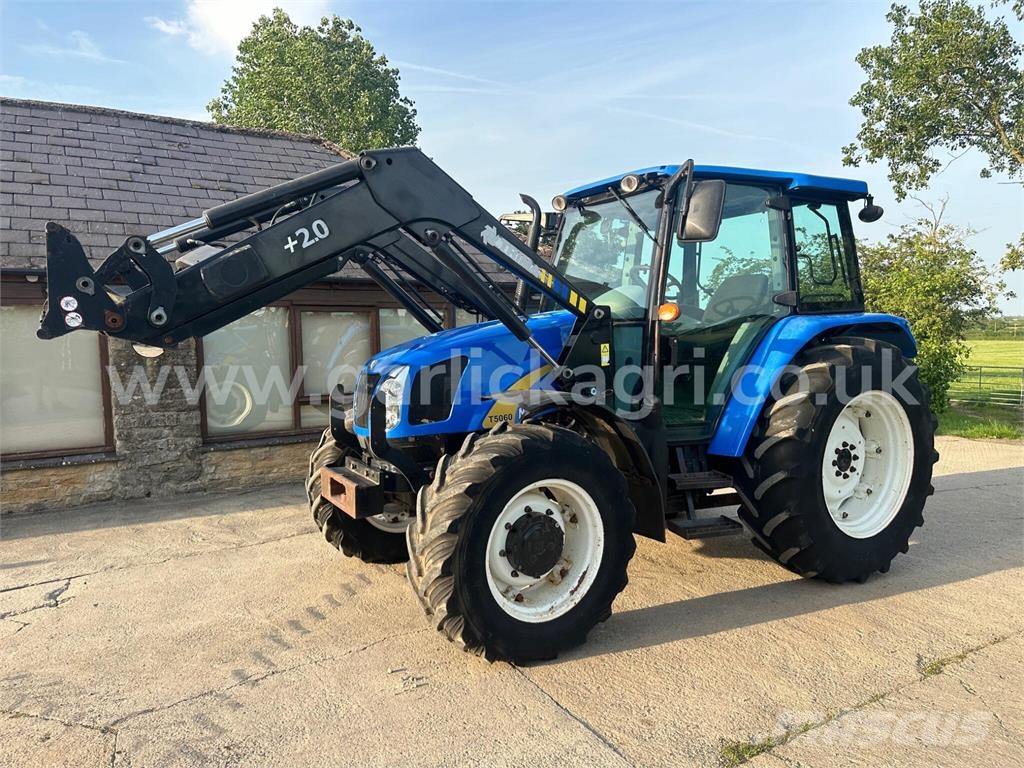 New Holland T5060 Tractor c/w Trima +2.0 Loader Traktory