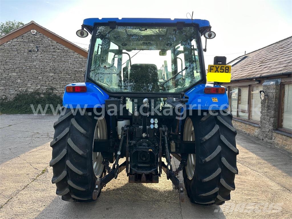 New Holland T5060 Tractor c/w Trima +2.0 Loader Traktory