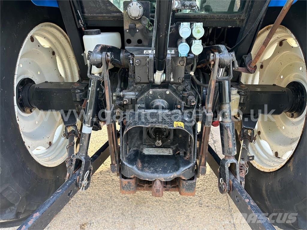 New Holland T5060 Tractor c/w Trima +2.0 Loader Traktory