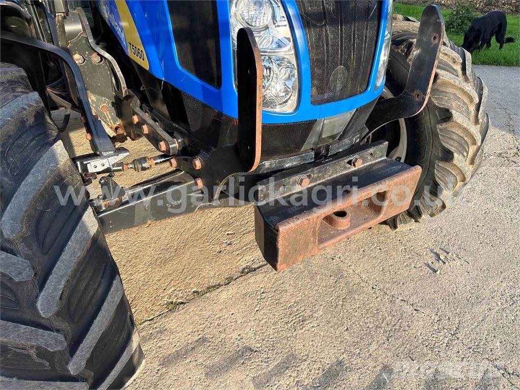 New Holland T5060 Tractor c/w Trima +2.0 Loader Traktory
