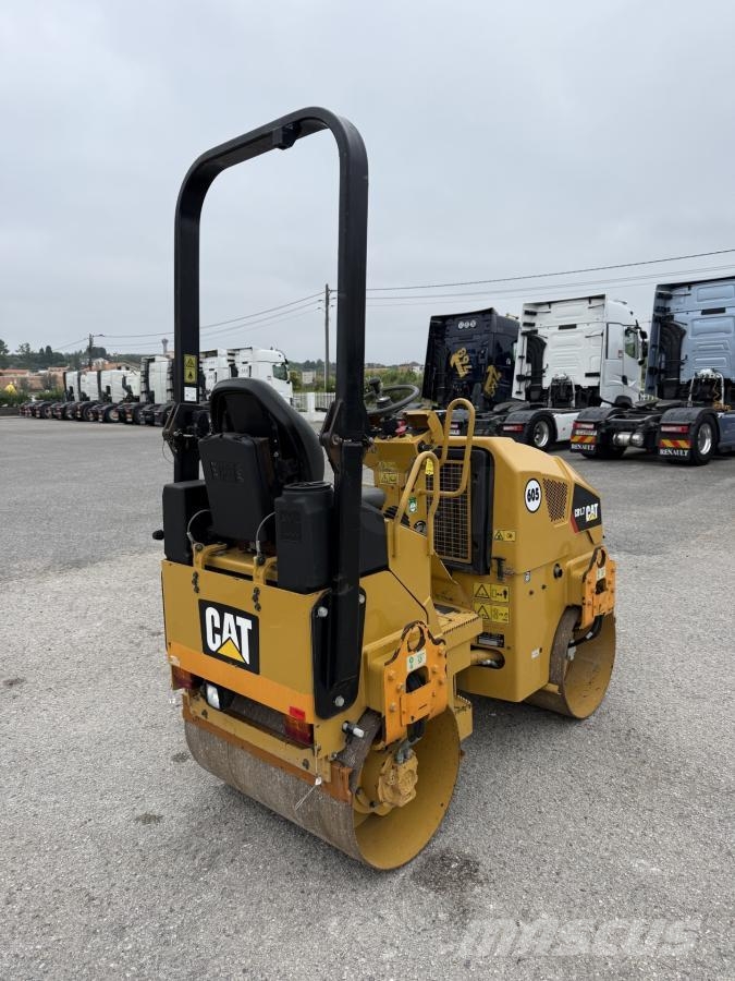 CAT CB17 Kompaktori zemlje