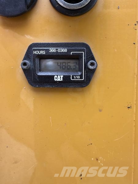 CAT CB17 Erdbauwalzen