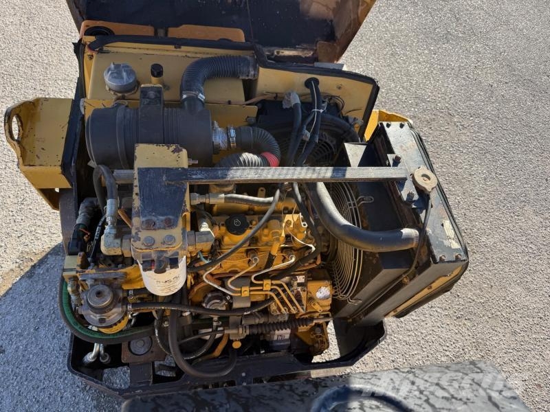 CAT CB224D Compactoare sol