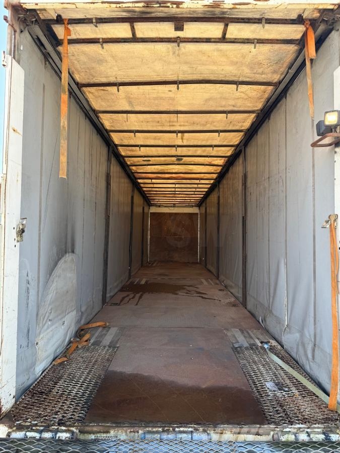 Fruehauf Semi-Reboque Semi-reboques com cortinas laterais