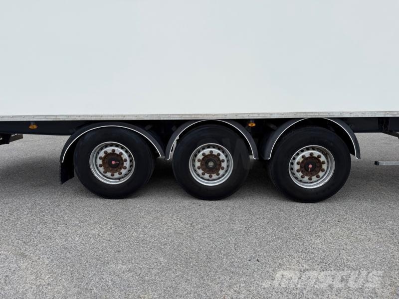 Fruehauf Semi-Reboque 半挂厢式车