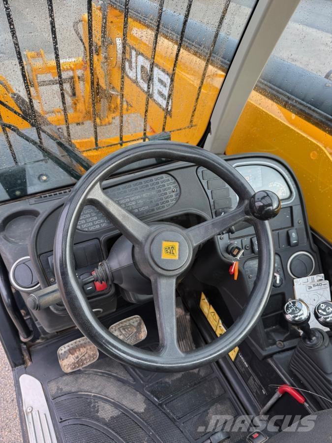 JCB 540-140 テレスコーピックハンドラー