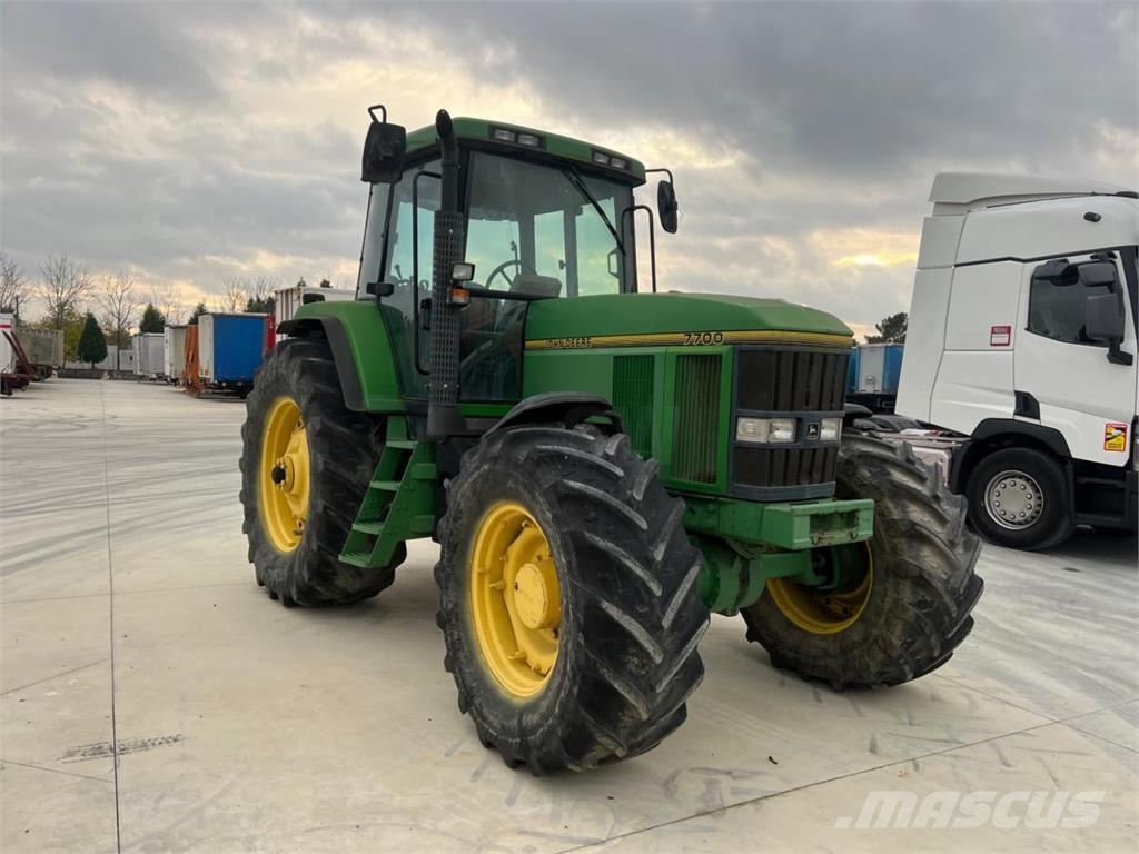 John Deere 7700 Traktorji