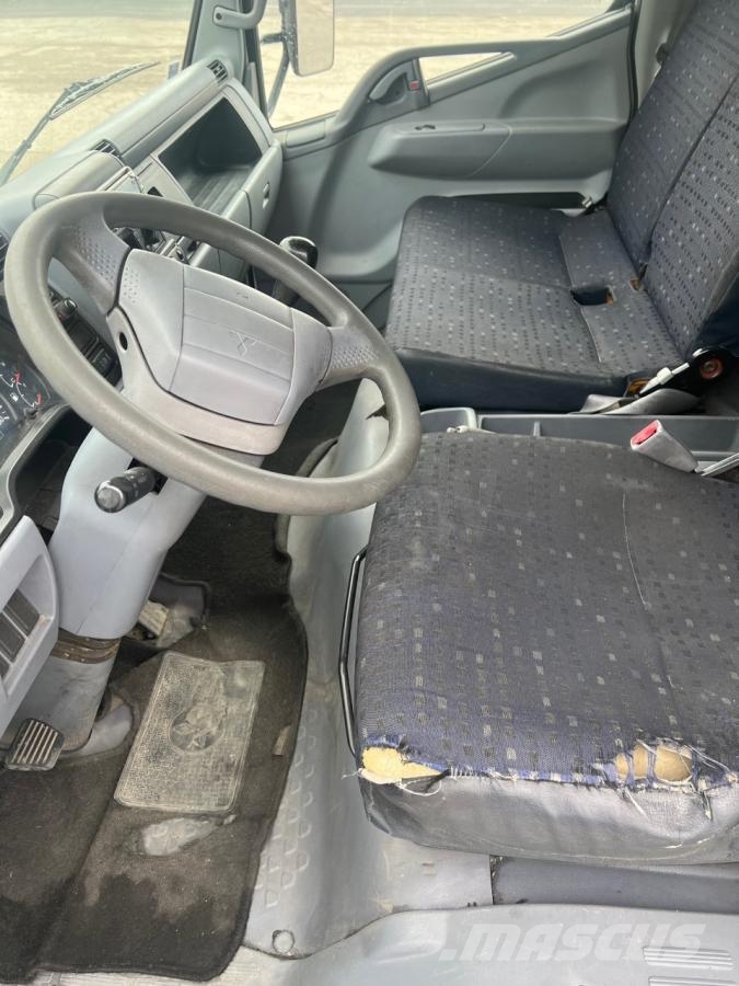 Mitsubishi Fuso Canter 7C15 Camiões caixa cortinas laterais